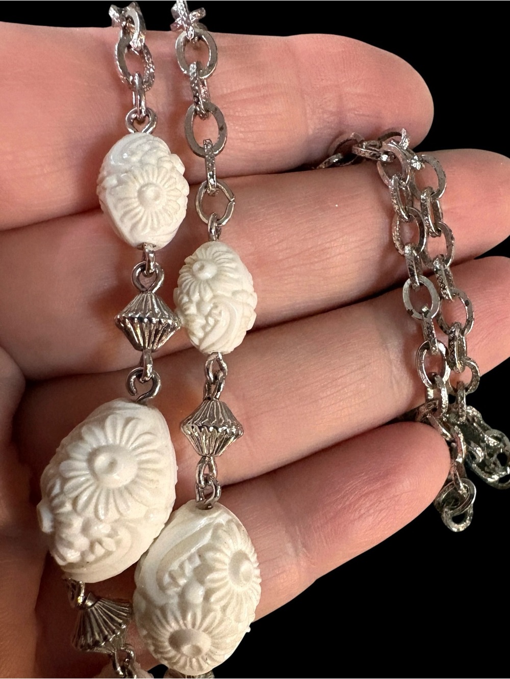 Sarah Coventry White Summer Flirt Vintage Beaded Necklace - 28”